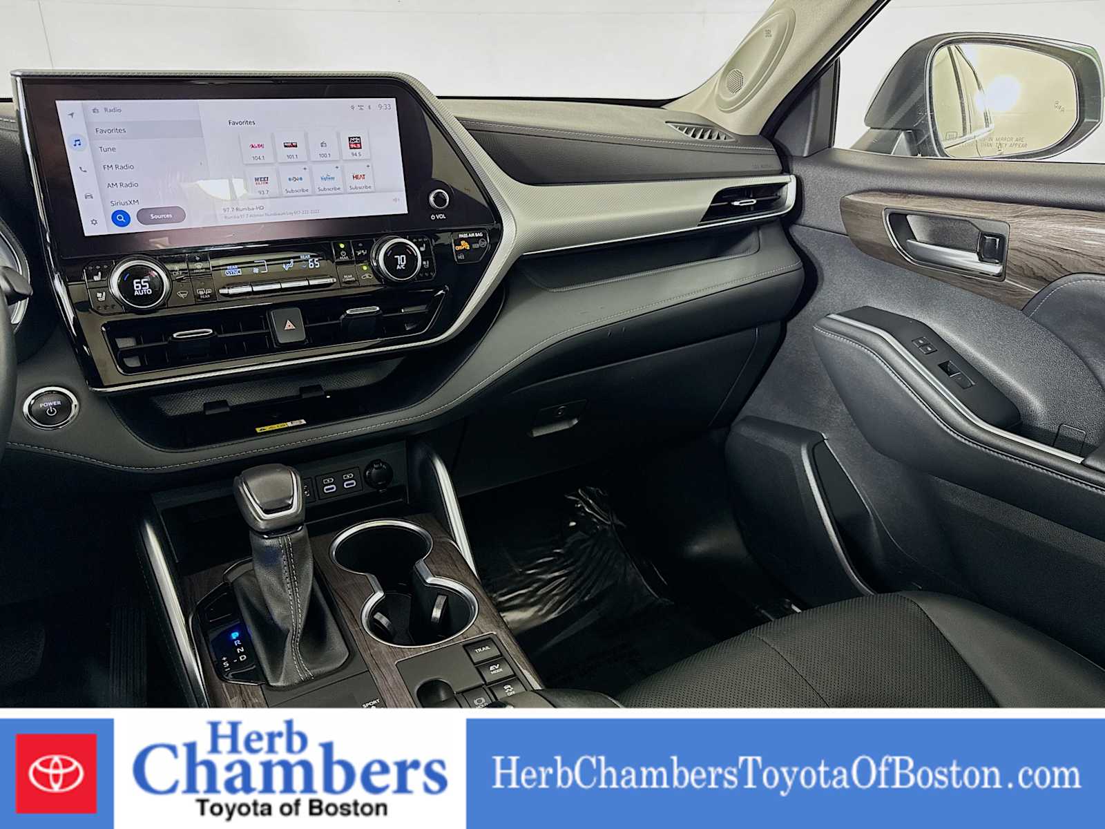 used 2023 Toyota Highlander car, priced at $47,497