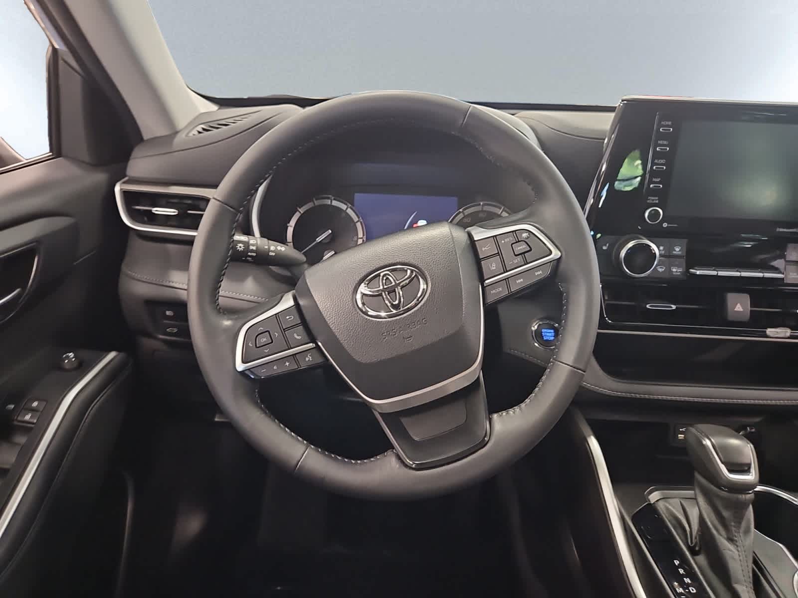 used 2022 Toyota Highlander car, priced at $39,497