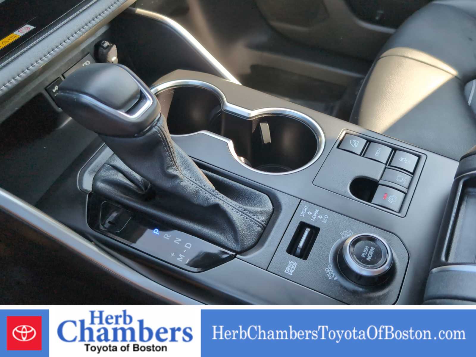 used 2024 Toyota Highlander car, priced at $44,297