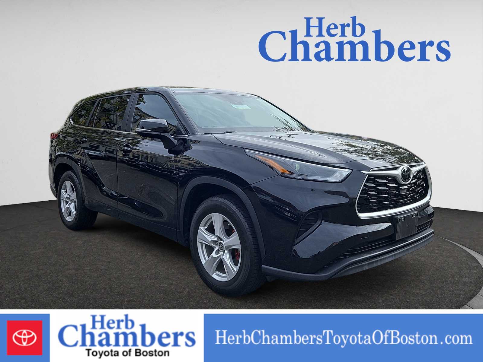 used 2023 Toyota Highlander car, priced at $34,097