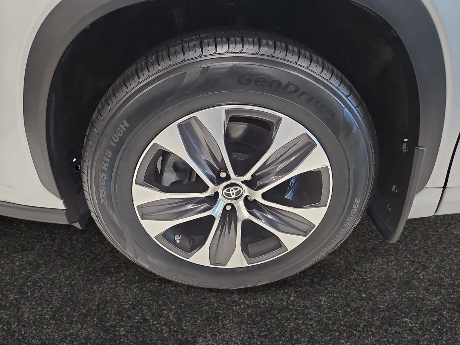 used 2022 Toyota Highlander car, priced at $39,497