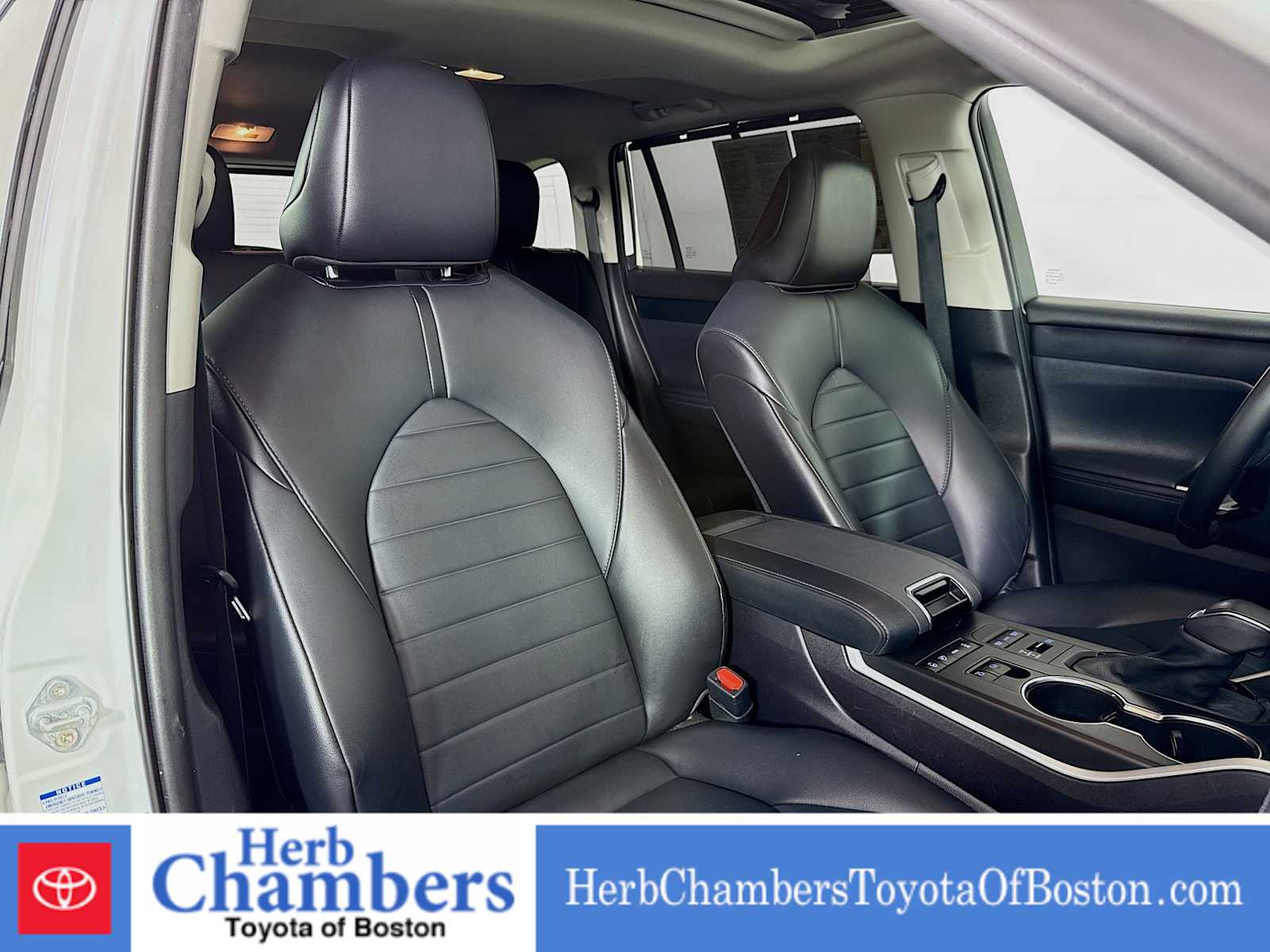 used 2021 Toyota Highlander car, priced at $32,897