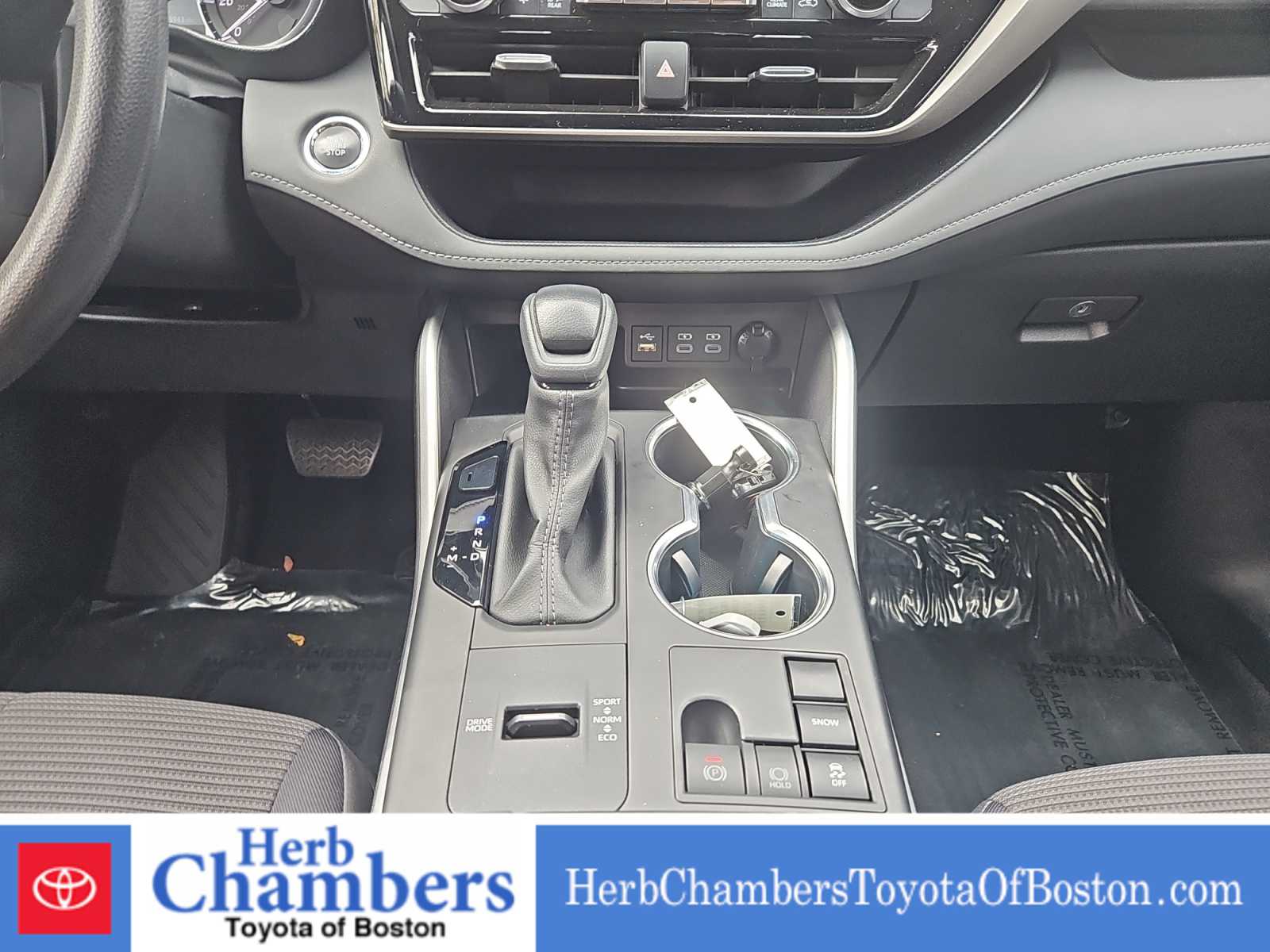 used 2023 Toyota Highlander car, priced at $34,097