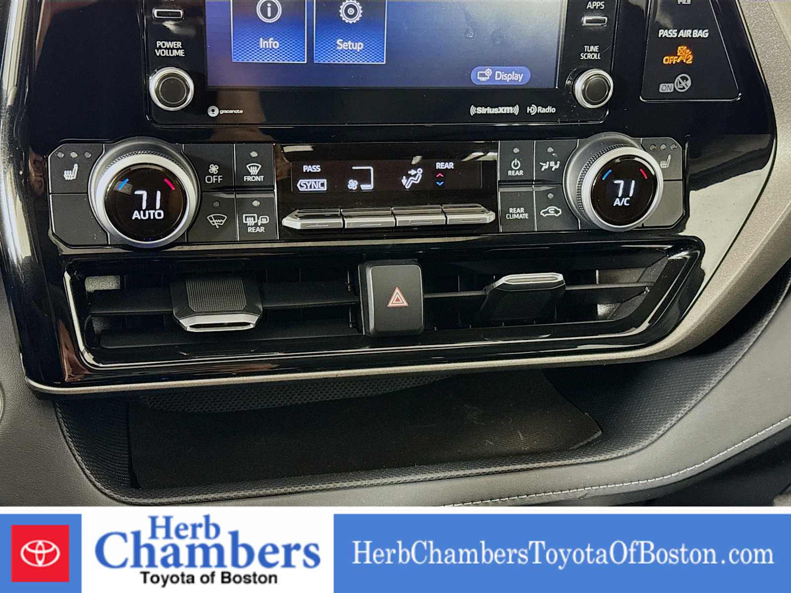 used 2020 Toyota Highlander car, priced at $32,097