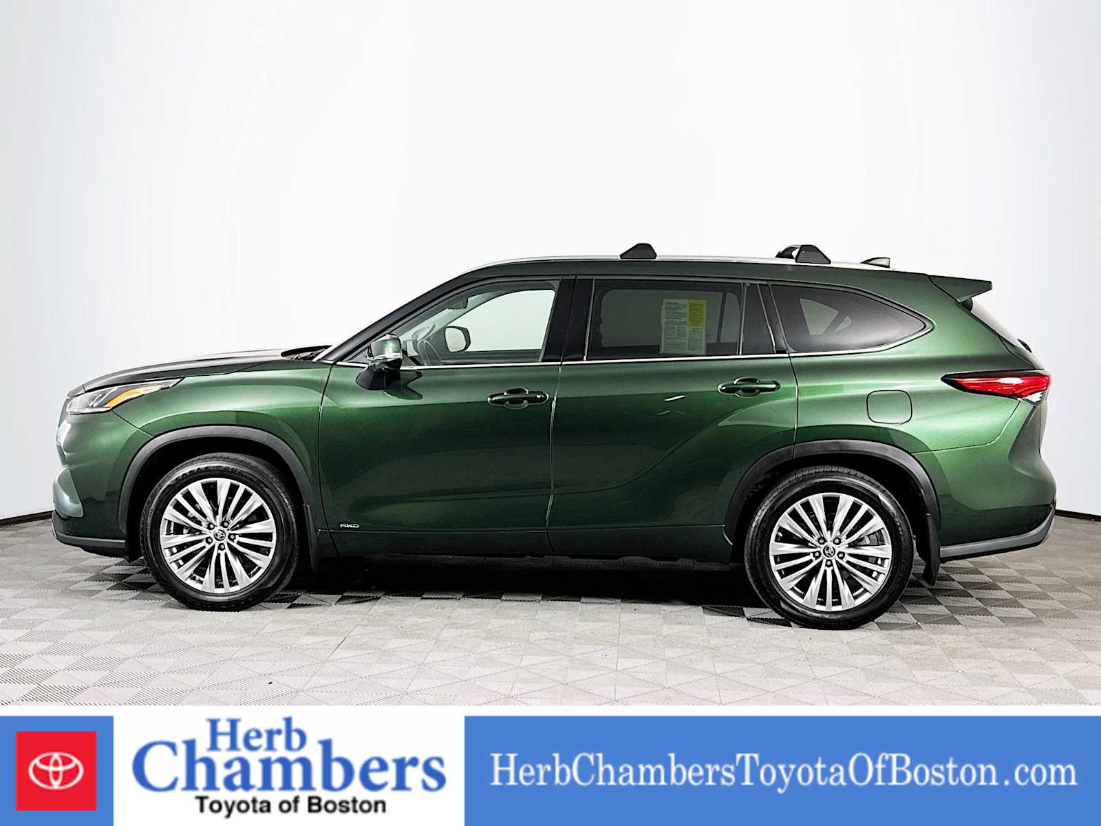 used 2023 Toyota Highlander car, priced at $47,497