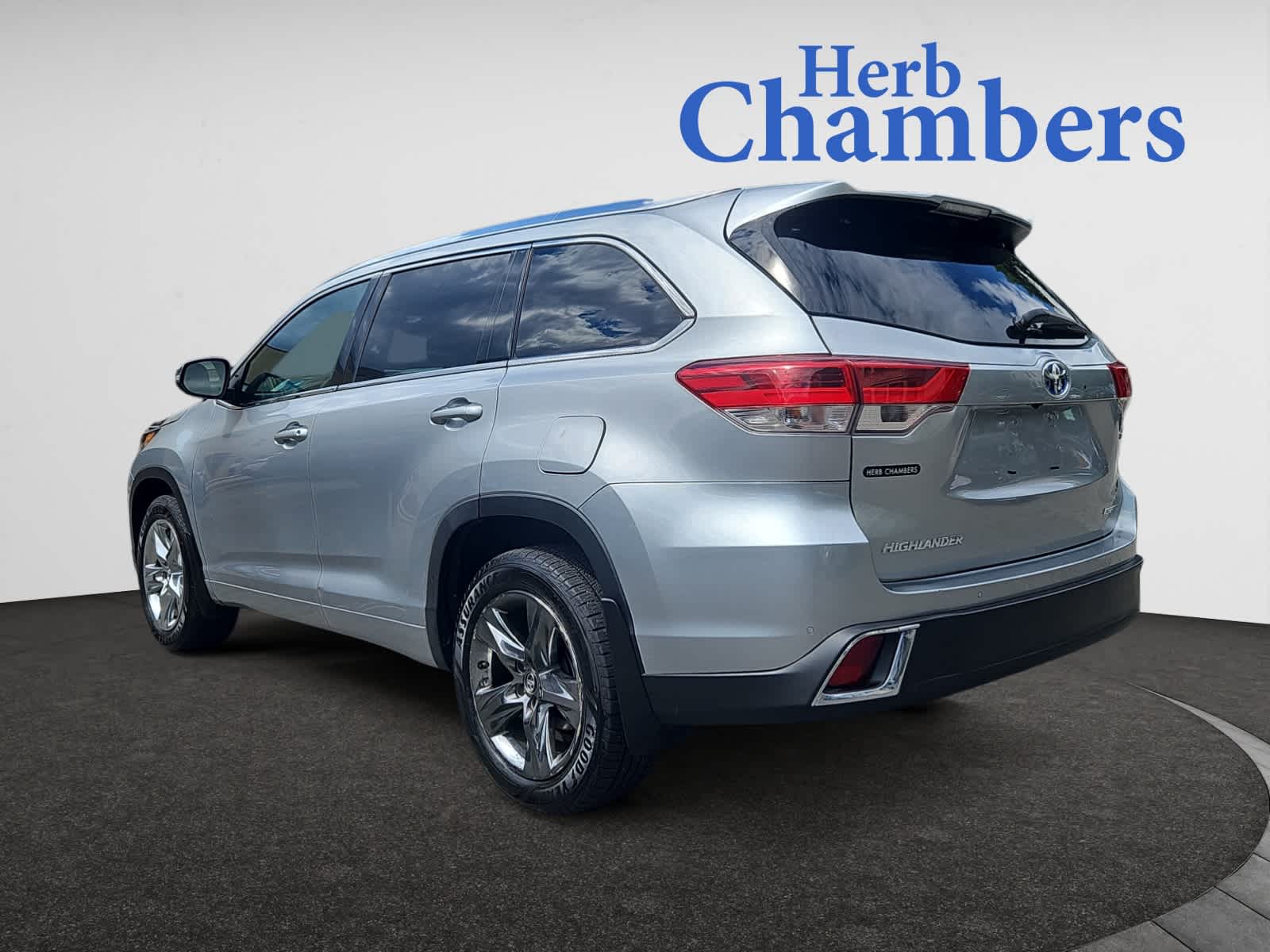 used 2019 Toyota Highlander car, priced at $32,998