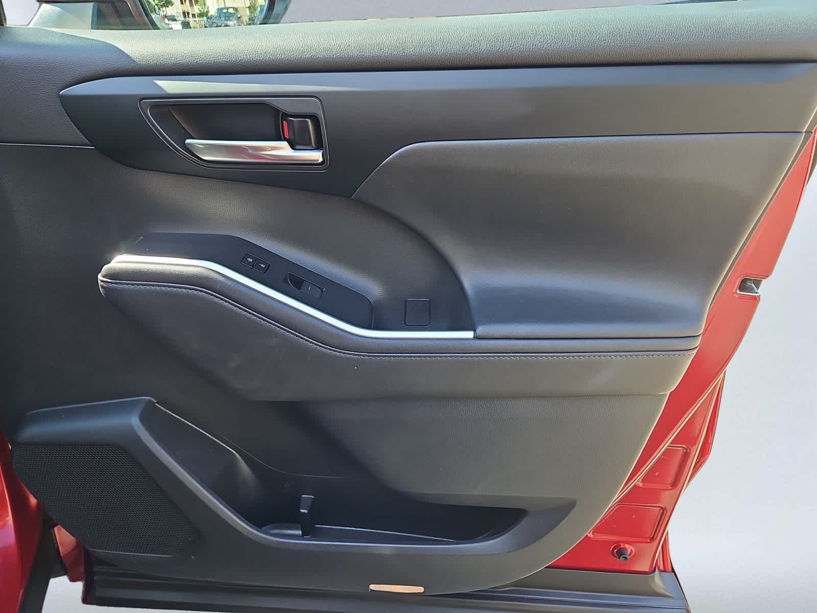 used 2020 Toyota Highlander car, priced at $33,998