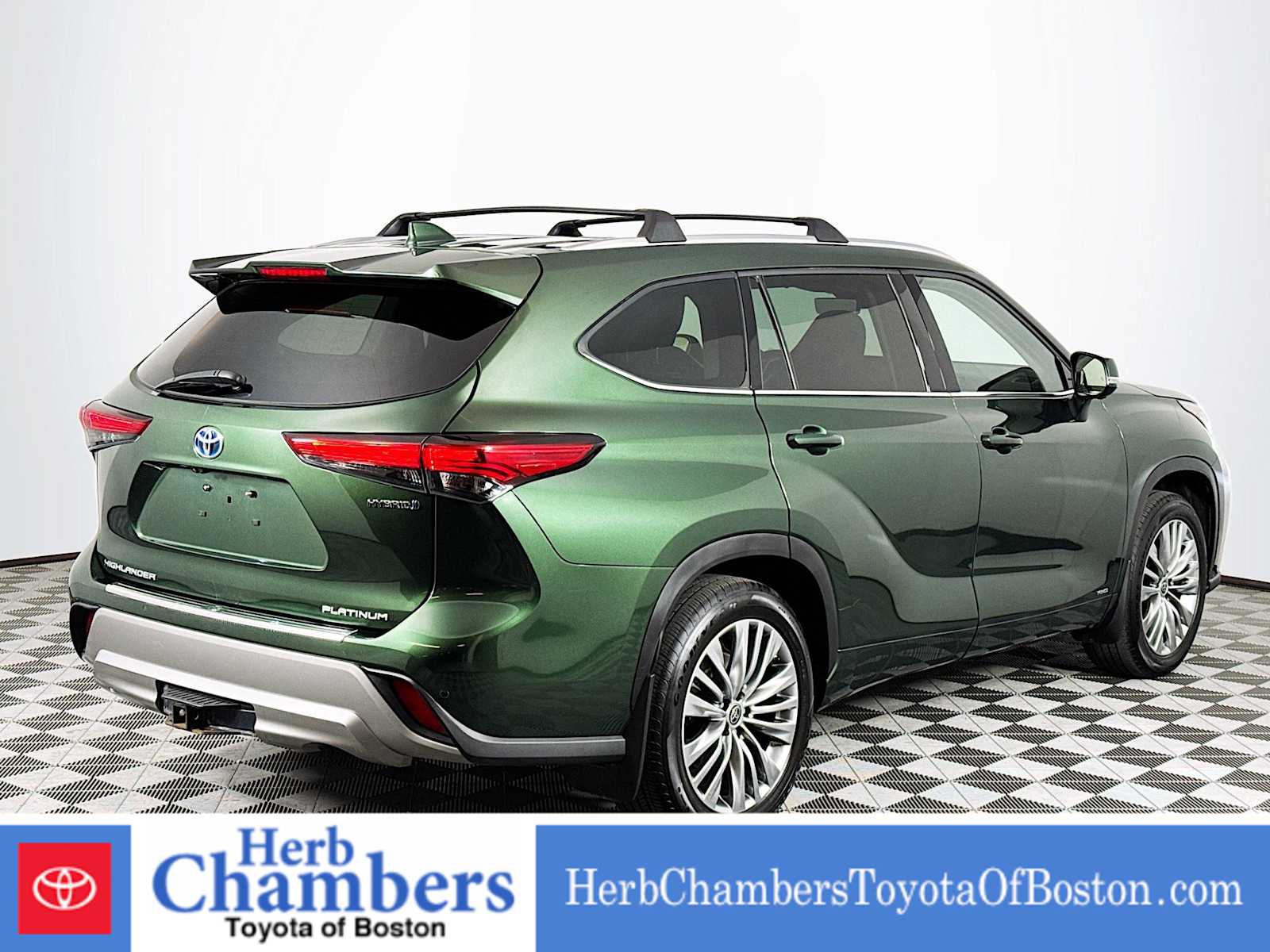 used 2023 Toyota Highlander car, priced at $47,497