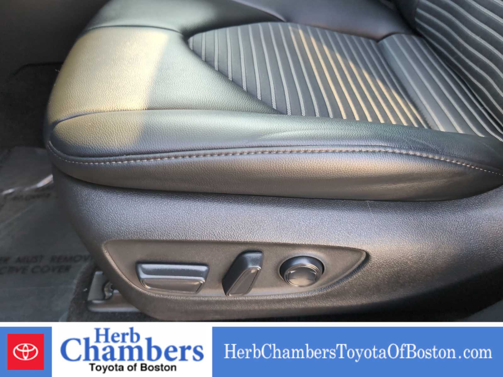 used 2024 Toyota Highlander car, priced at $44,297