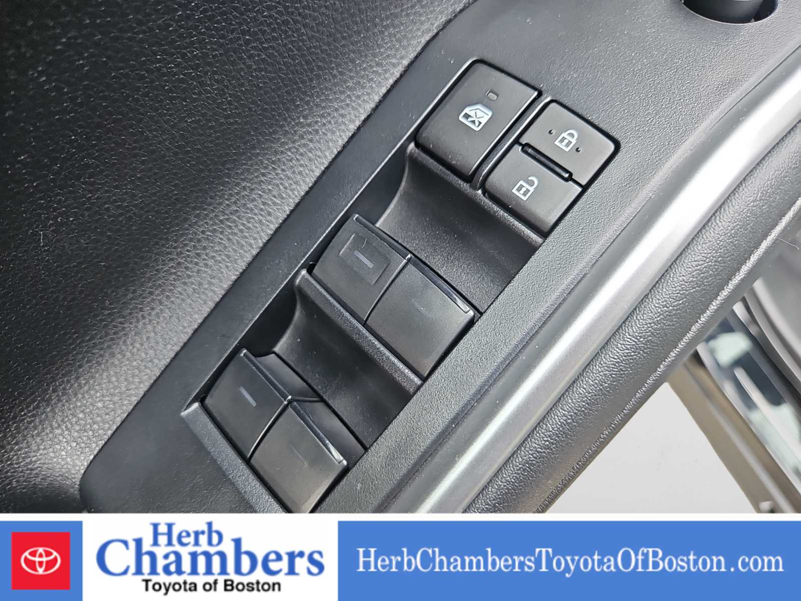 used 2023 Toyota Highlander car, priced at $34,097