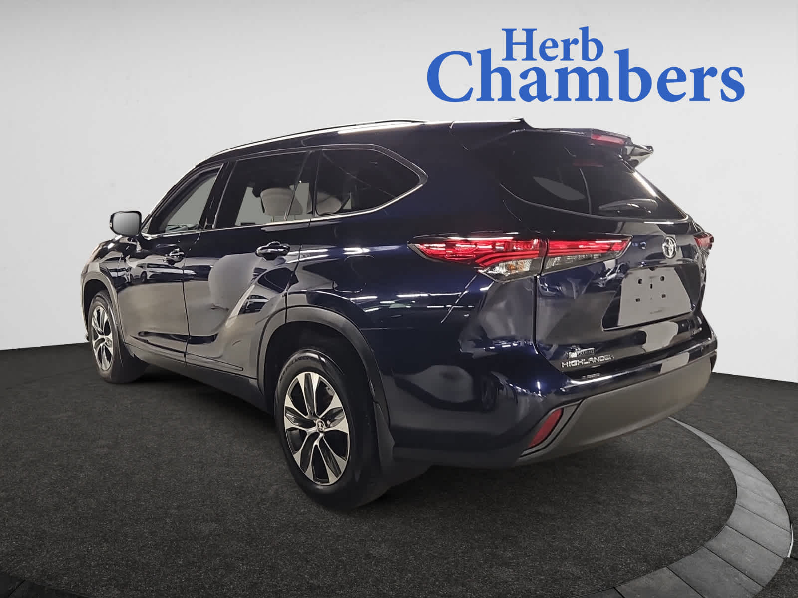 used 2021 Toyota Highlander car, priced at $36,297