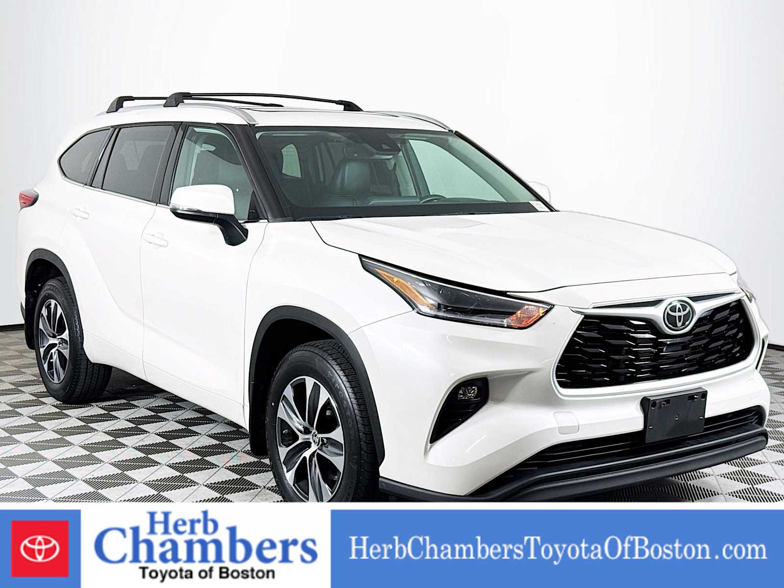 used 2021 Toyota Highlander car, priced at $33,497