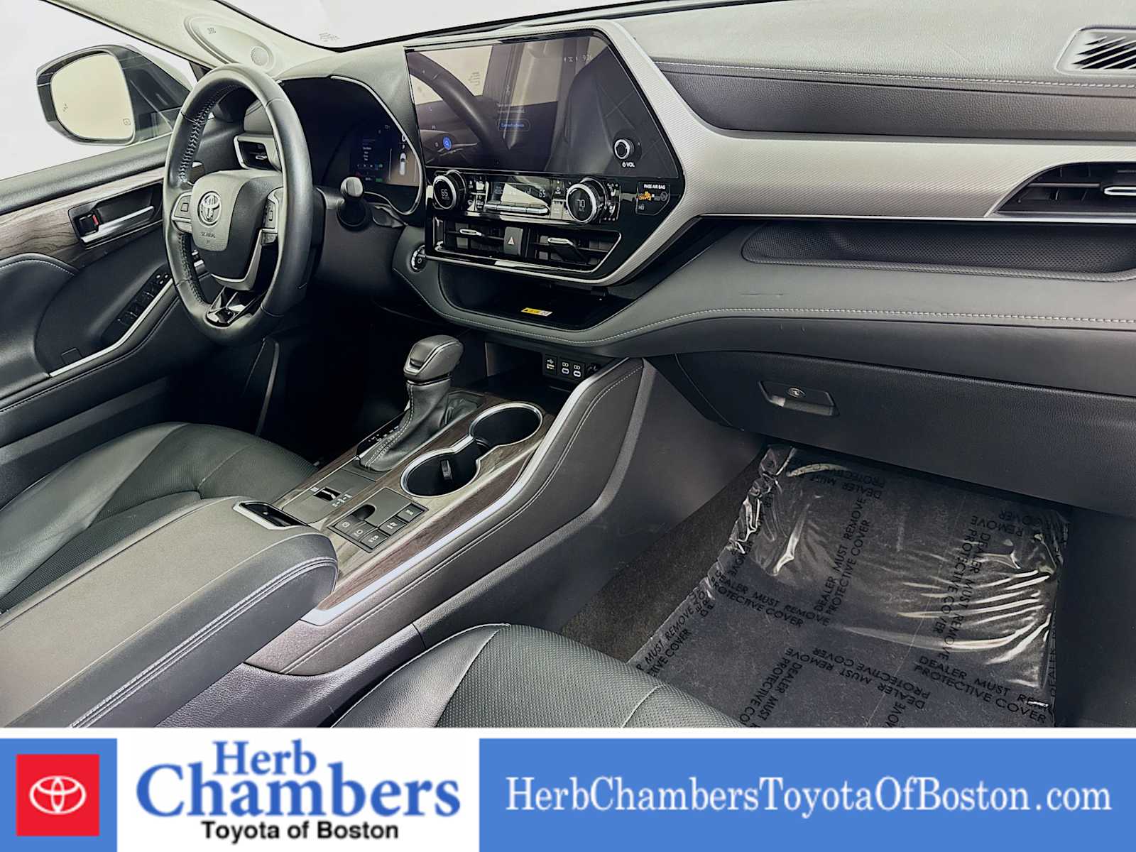 used 2023 Toyota Highlander car, priced at $47,497