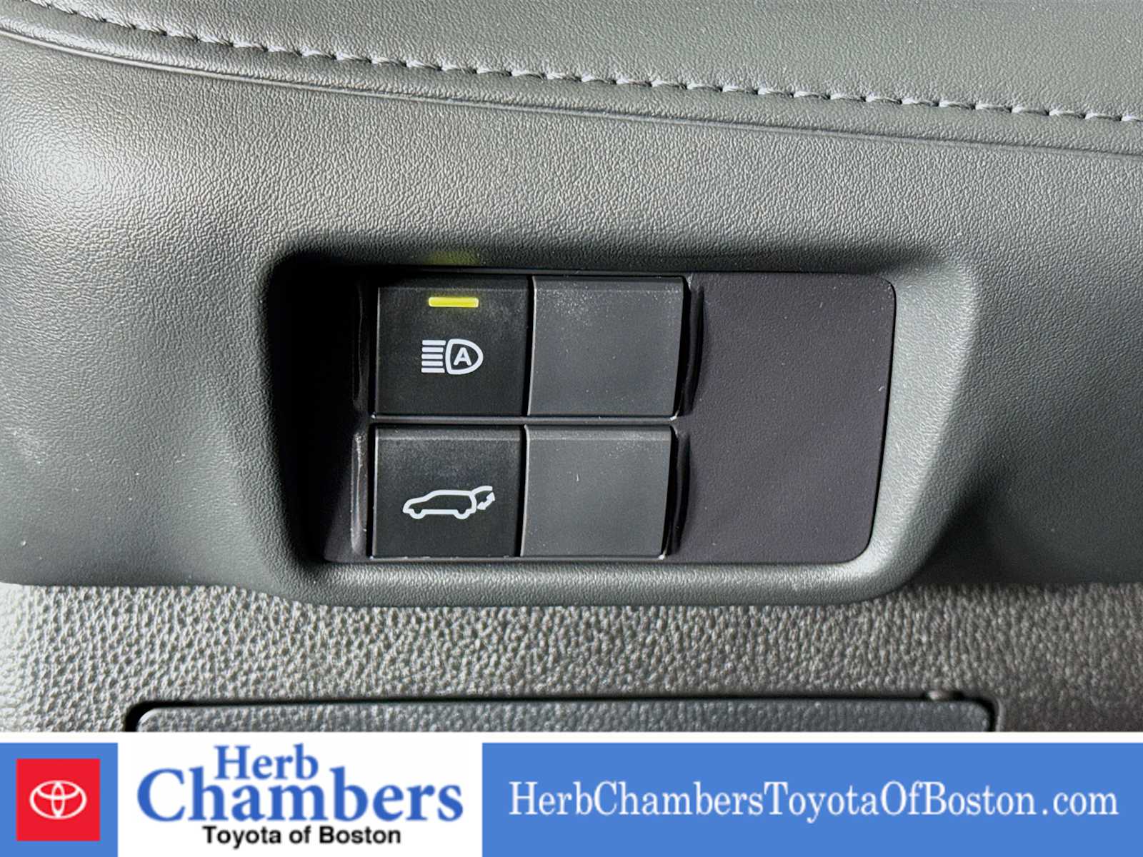 used 2020 Toyota Highlander car, priced at $32,097