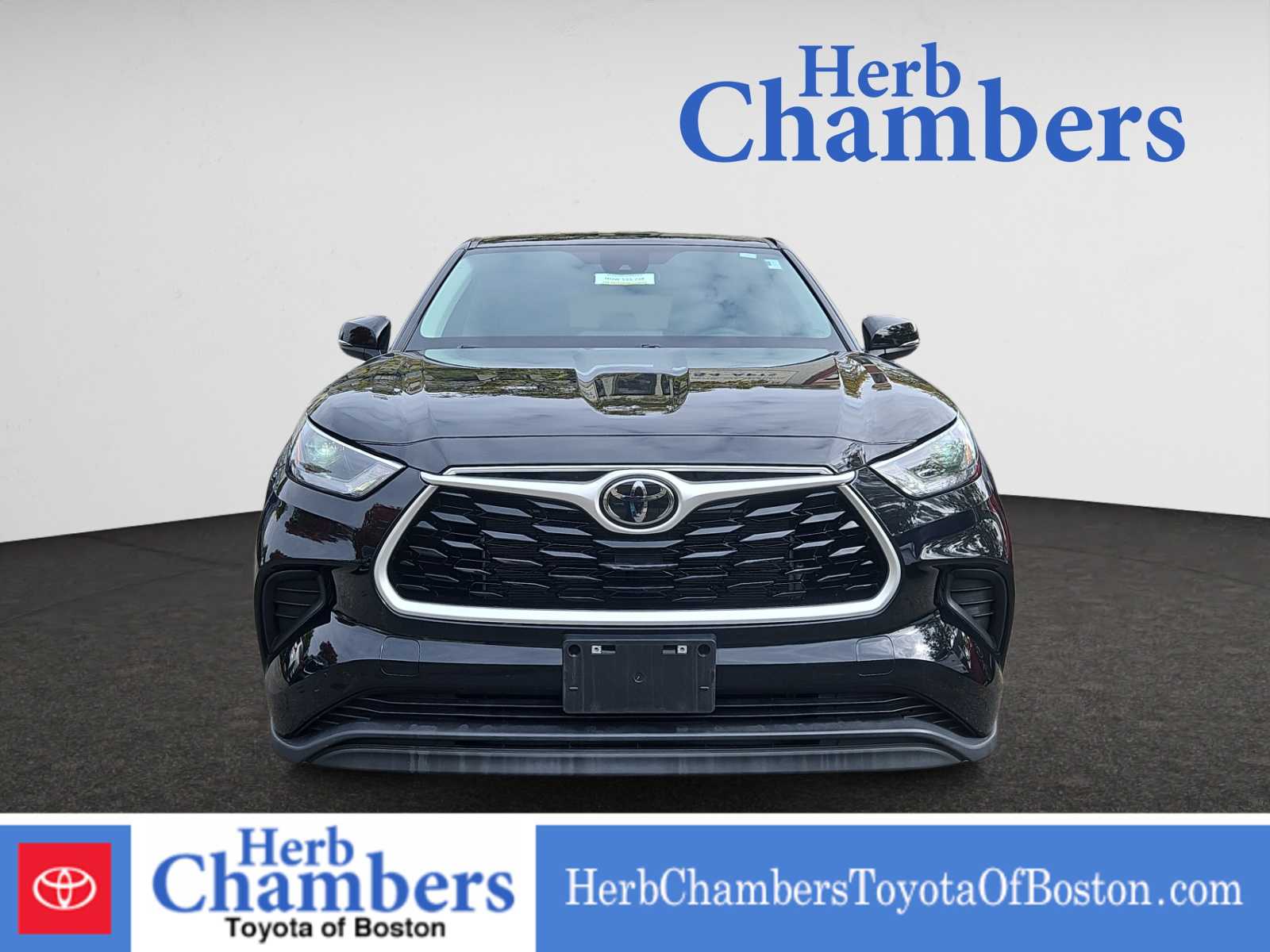 used 2023 Toyota Highlander car, priced at $34,097