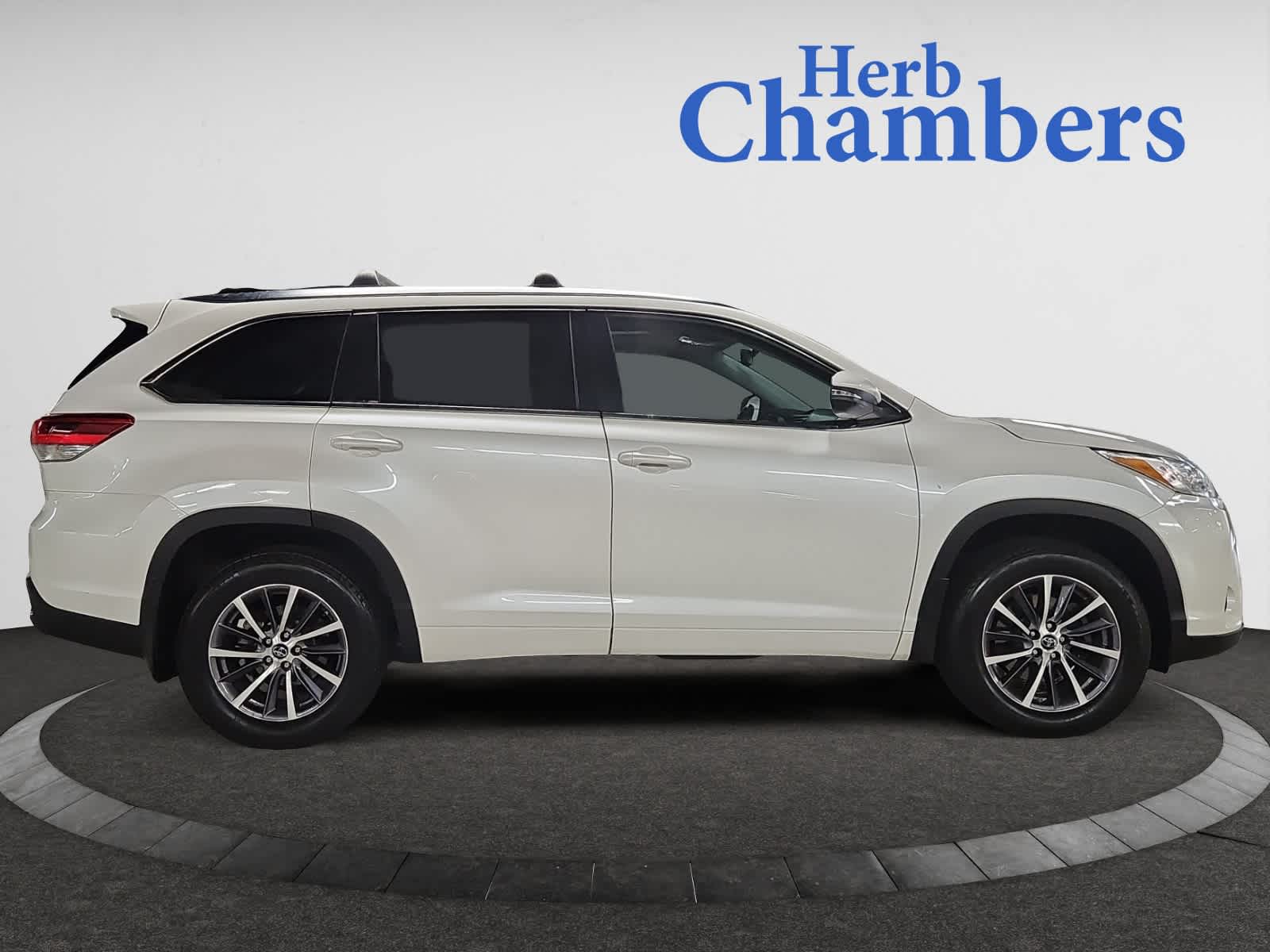 used 2018 Toyota Highlander car, priced at $29,397