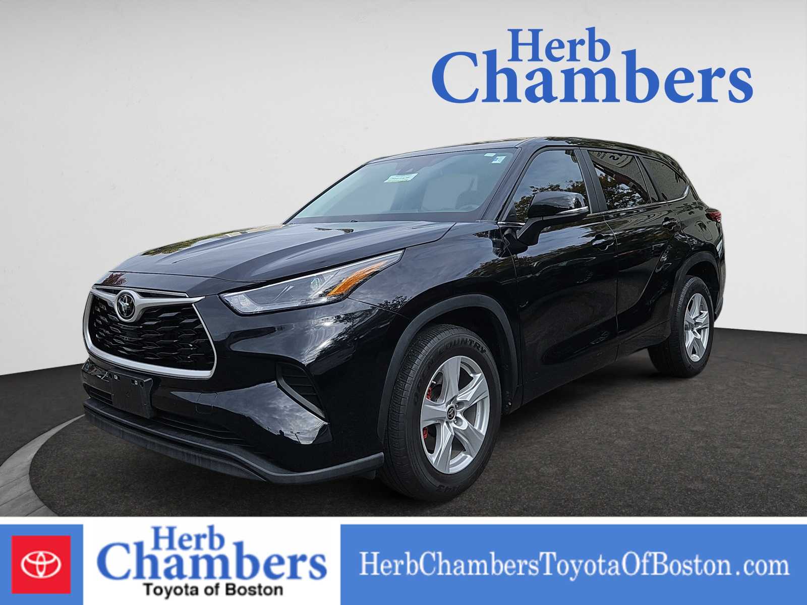 used 2023 Toyota Highlander car, priced at $34,097