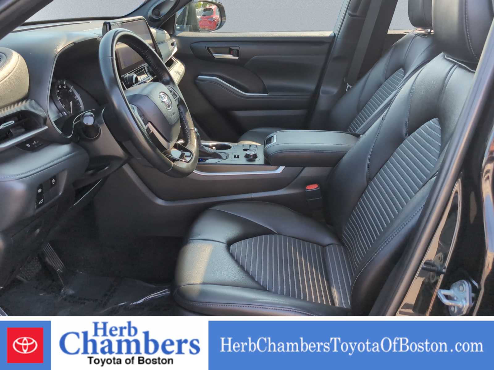 used 2024 Toyota Highlander car, priced at $44,297
