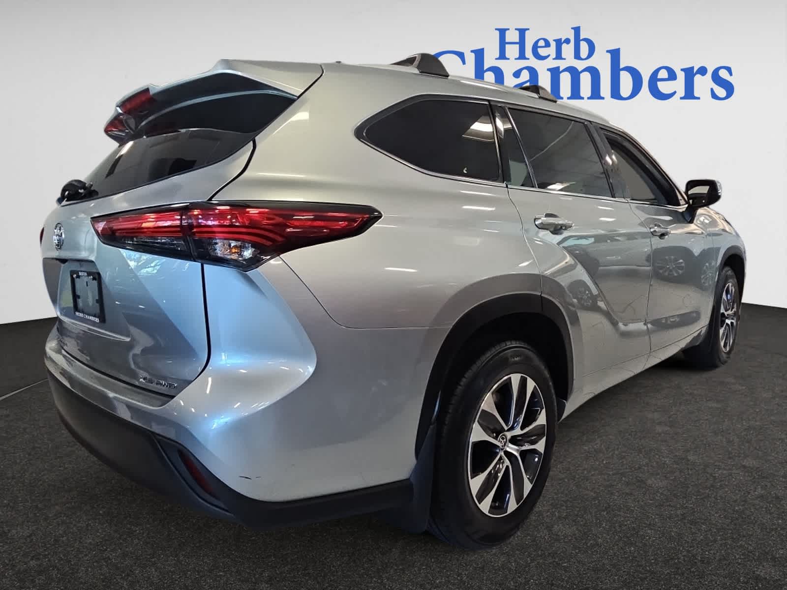 used 2022 Toyota Highlander car, priced at $39,497