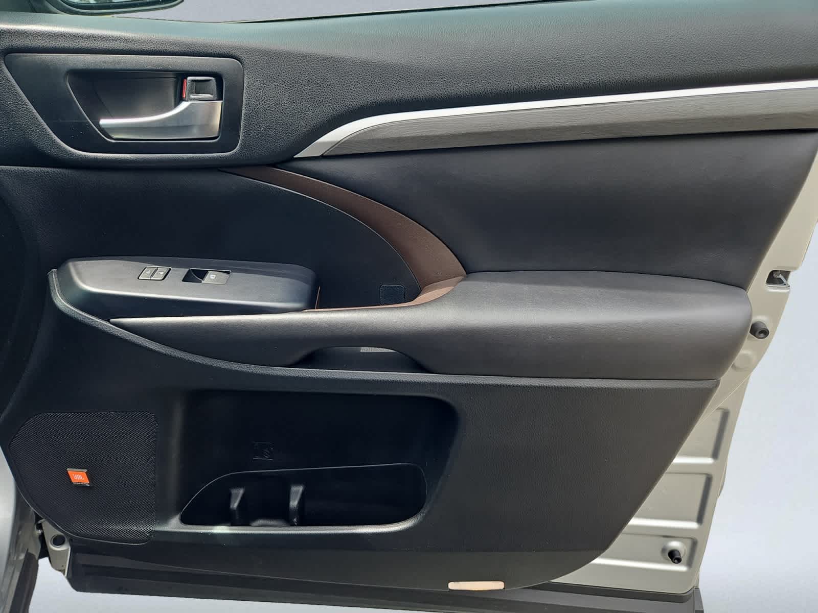 used 2019 Toyota Highlander car, priced at $32,998