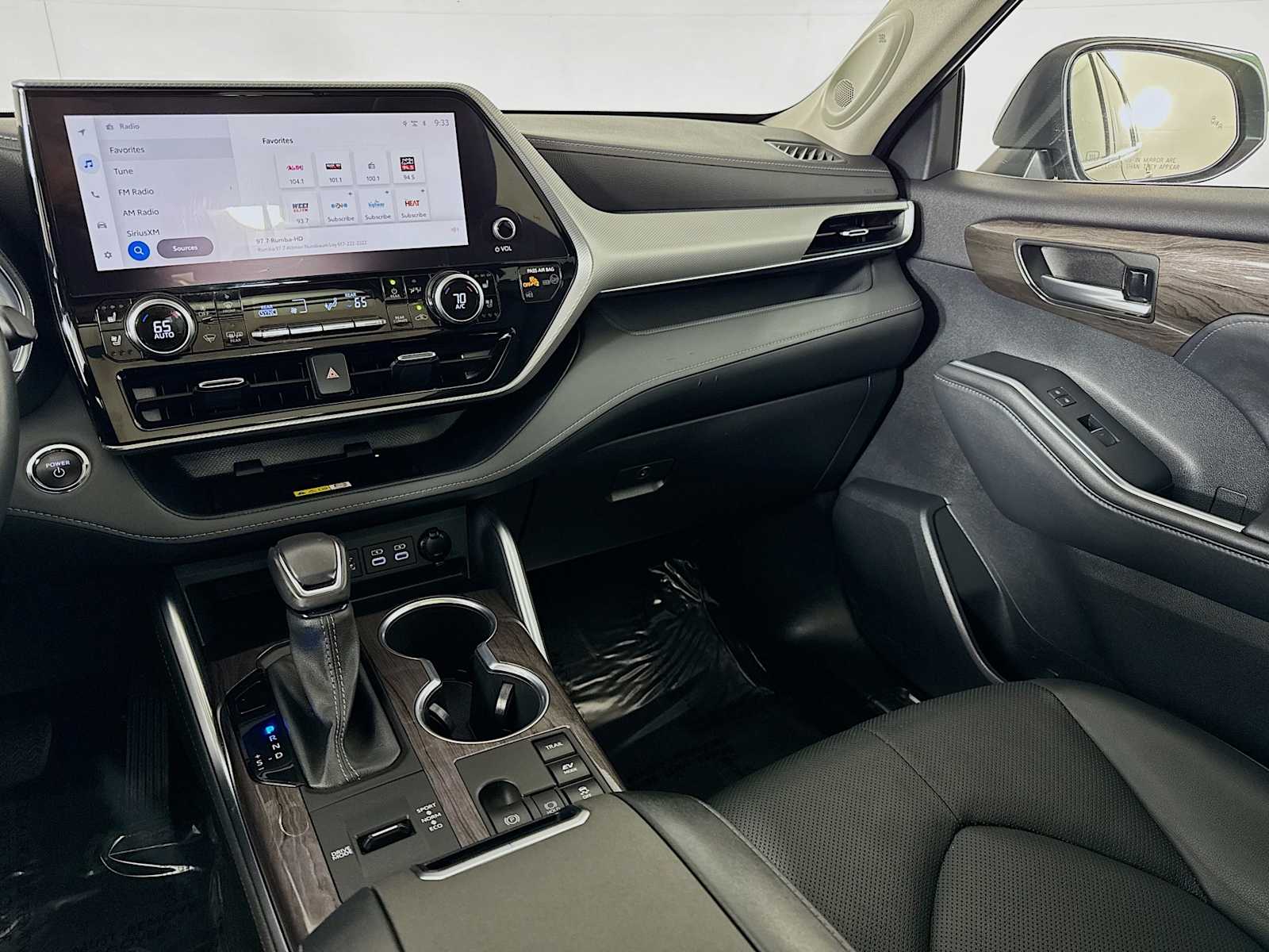 used 2023 Toyota Highlander car, priced at $49,497