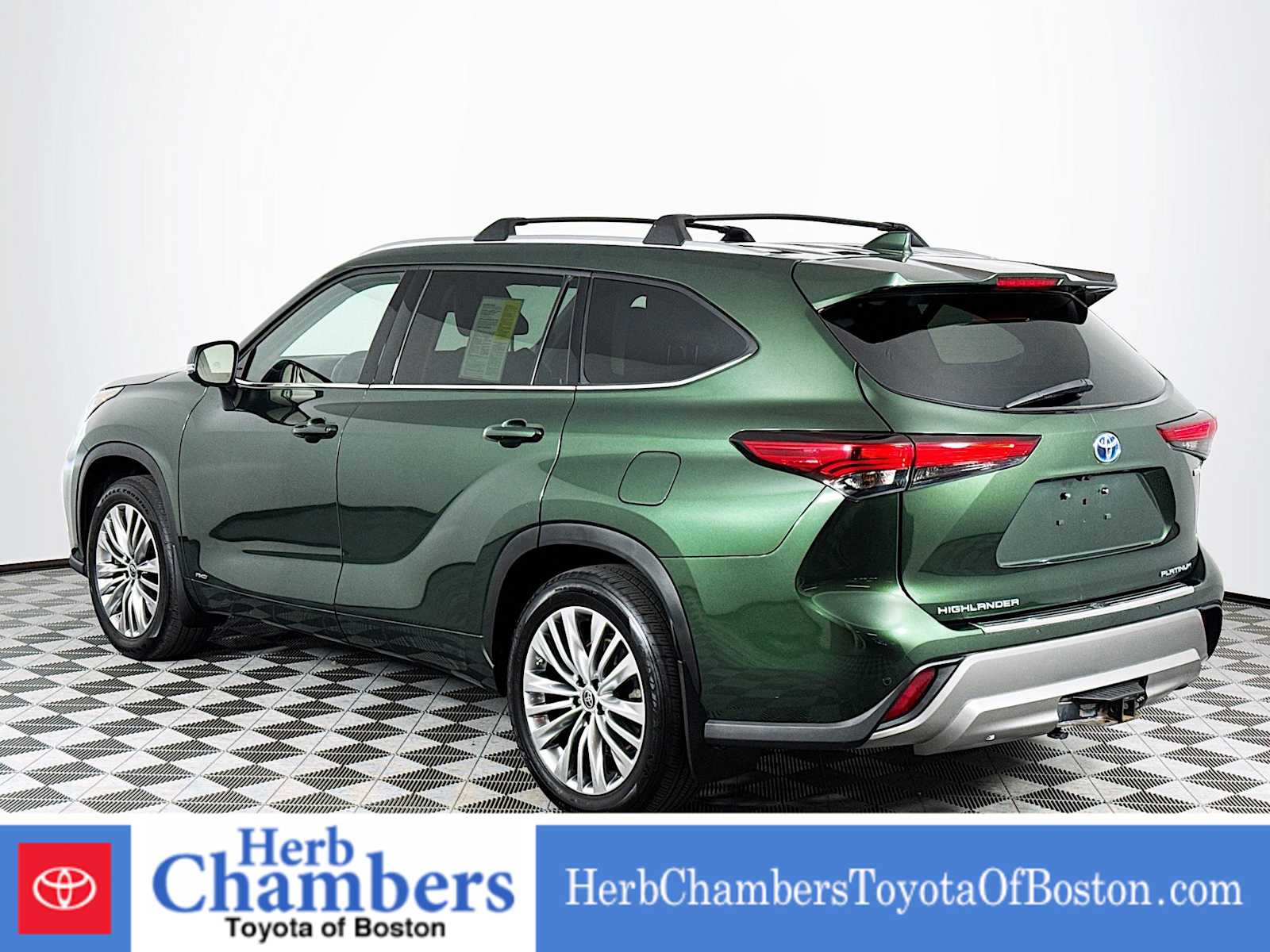 used 2023 Toyota Highlander car, priced at $47,497