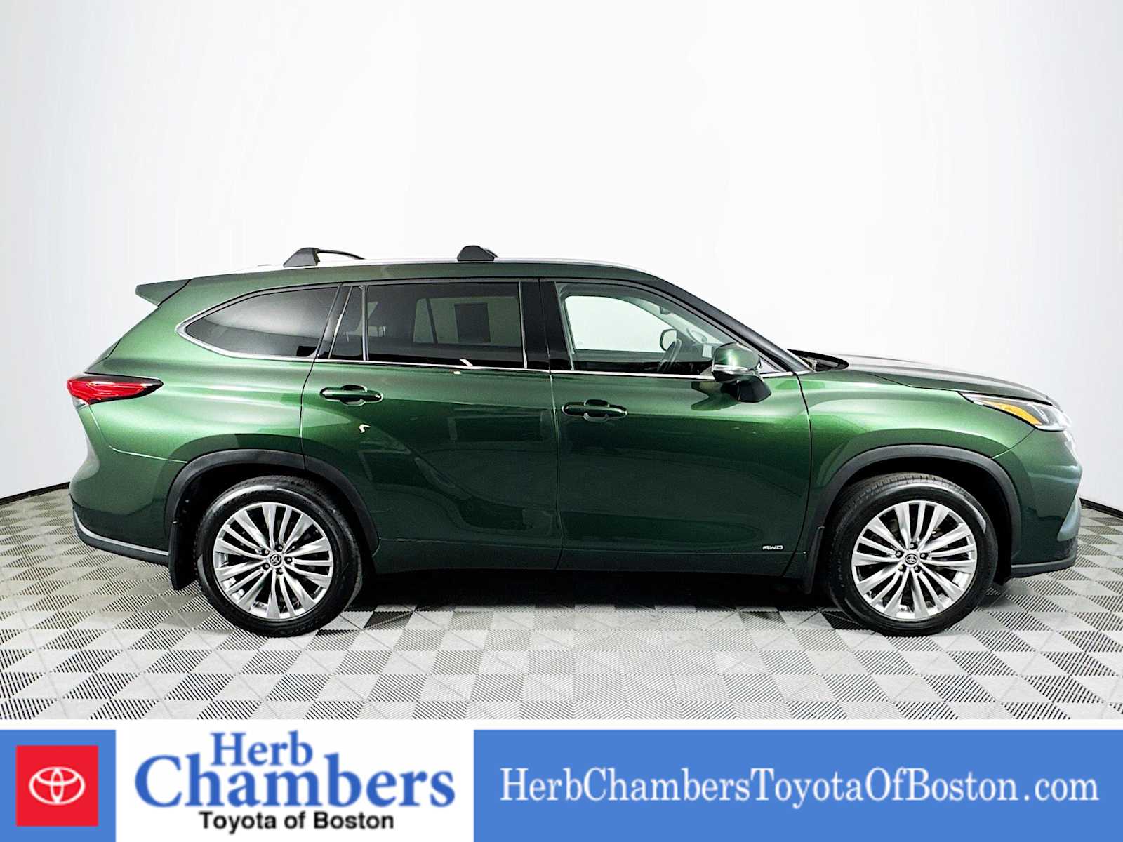used 2023 Toyota Highlander car, priced at $47,497