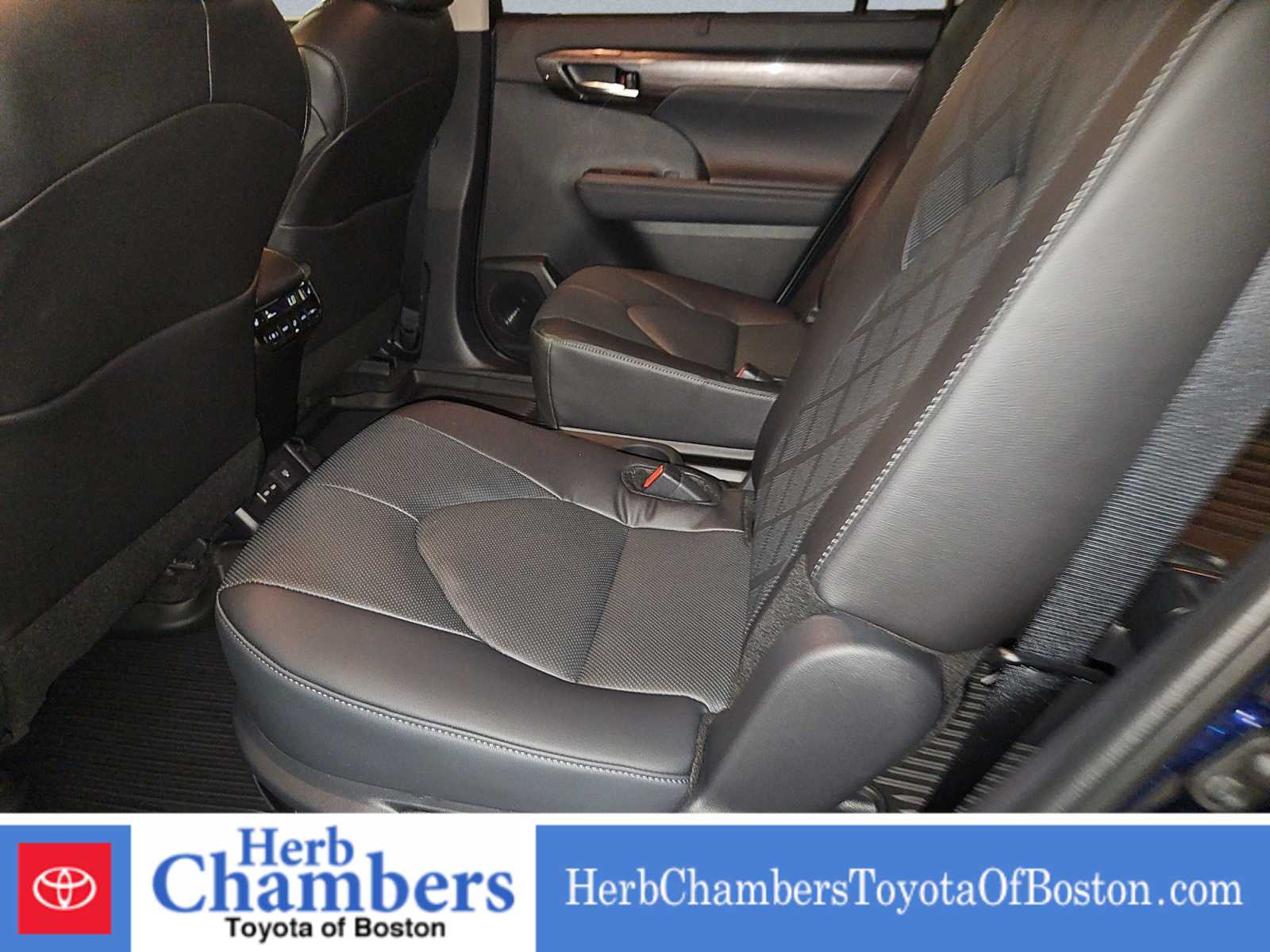 new 2025 Toyota Highlander car, priced at $56,287