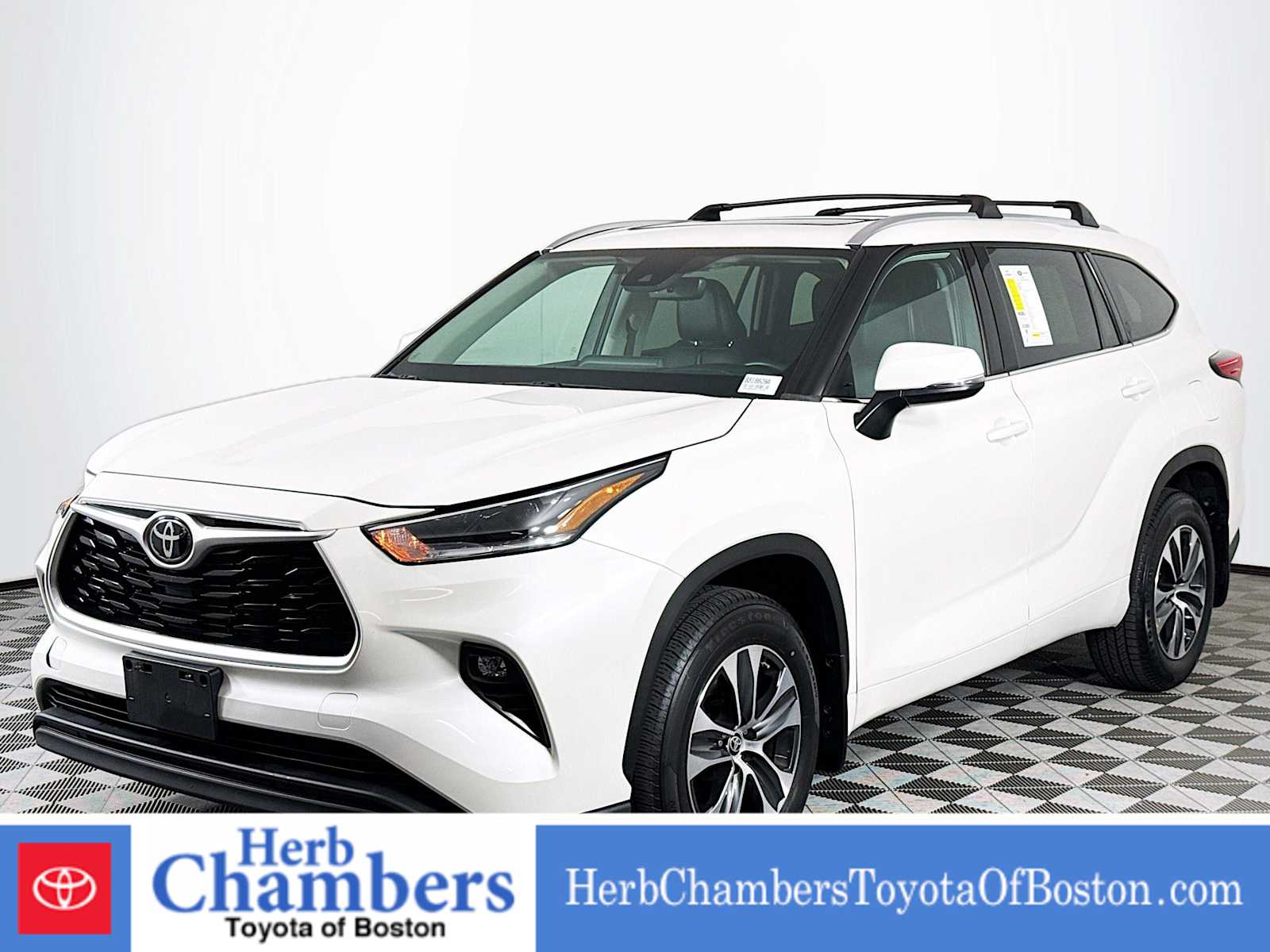 used 2021 Toyota Highlander car, priced at $32,897