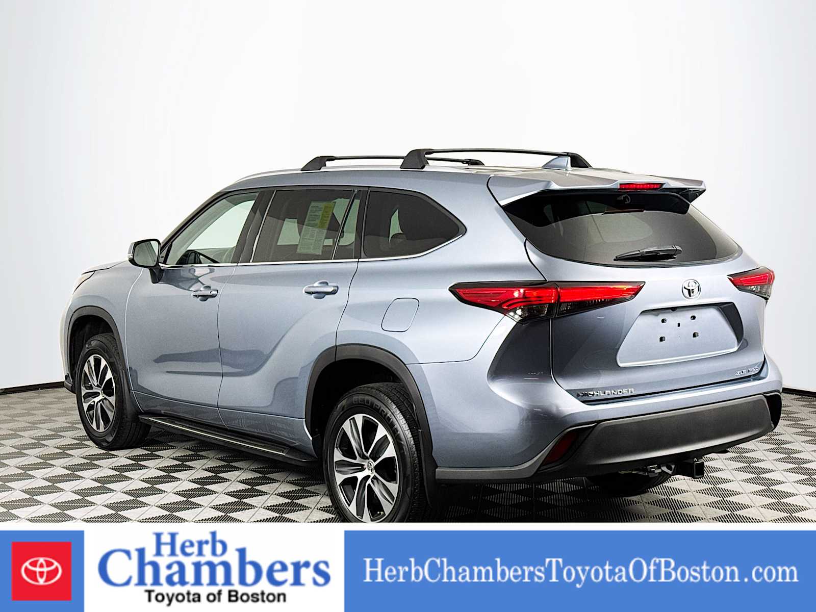 used 2020 Toyota Highlander car, priced at $32,097