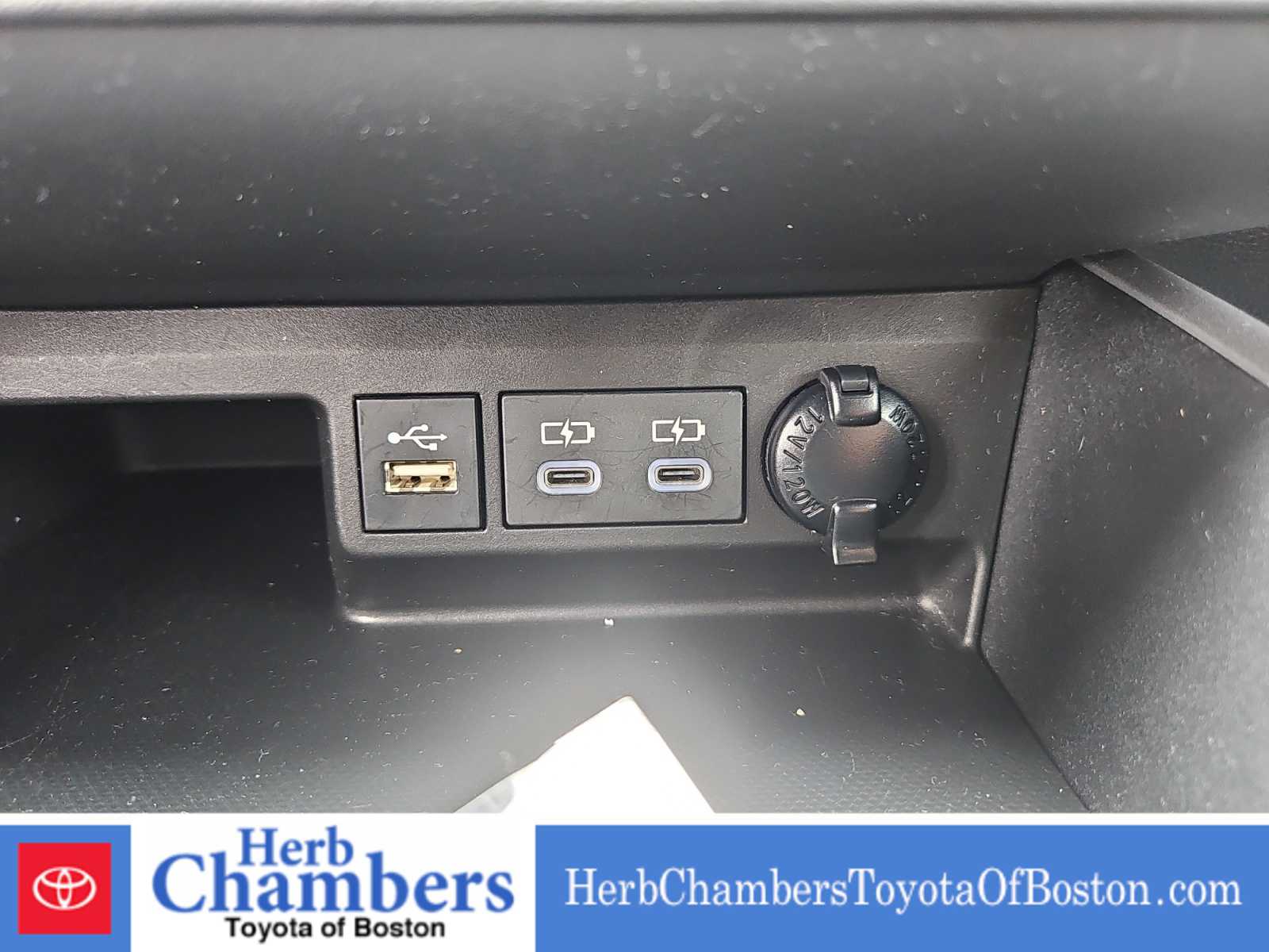 used 2023 Toyota Highlander car, priced at $34,097