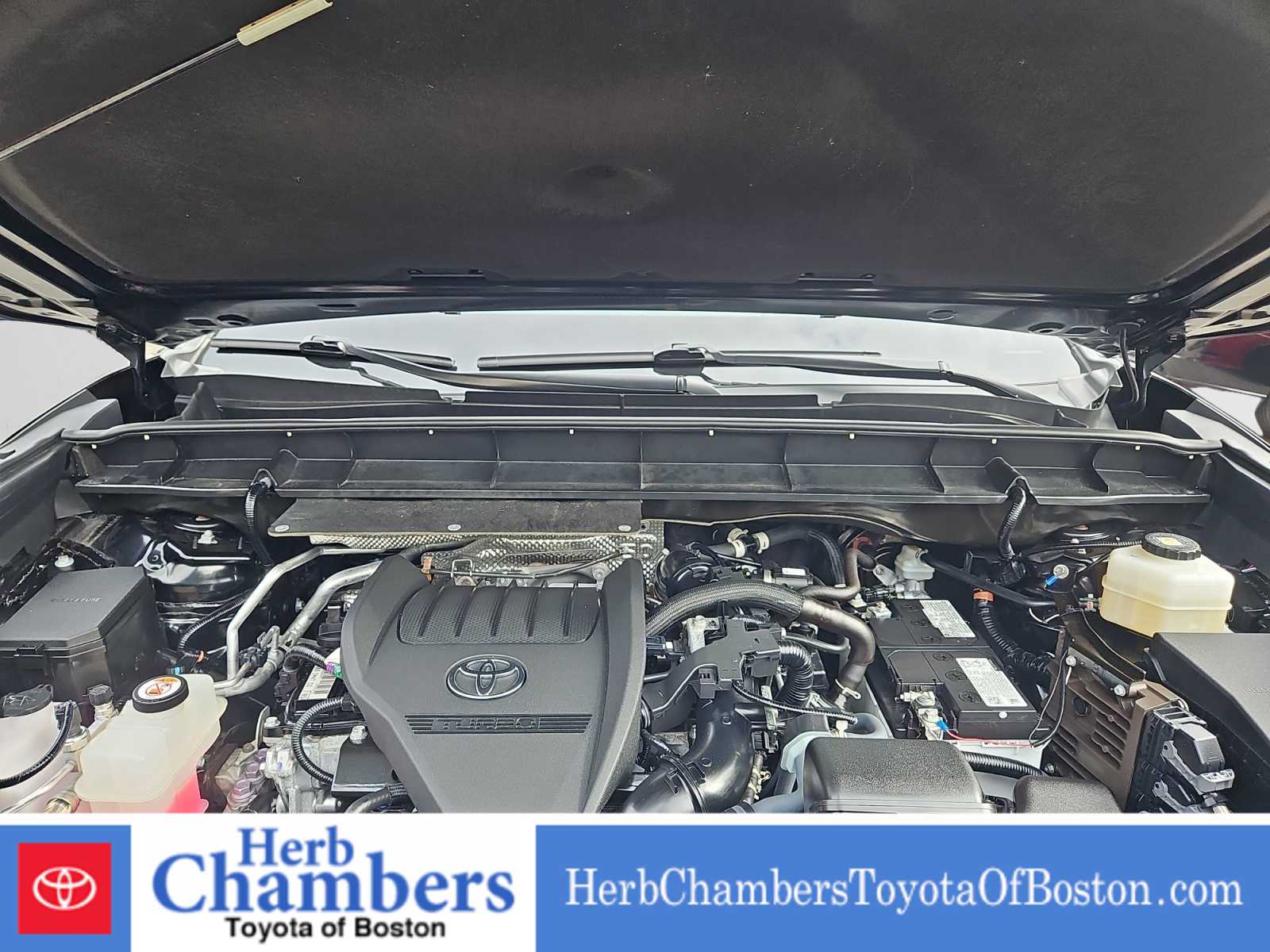 used 2023 Toyota Highlander car, priced at $34,097