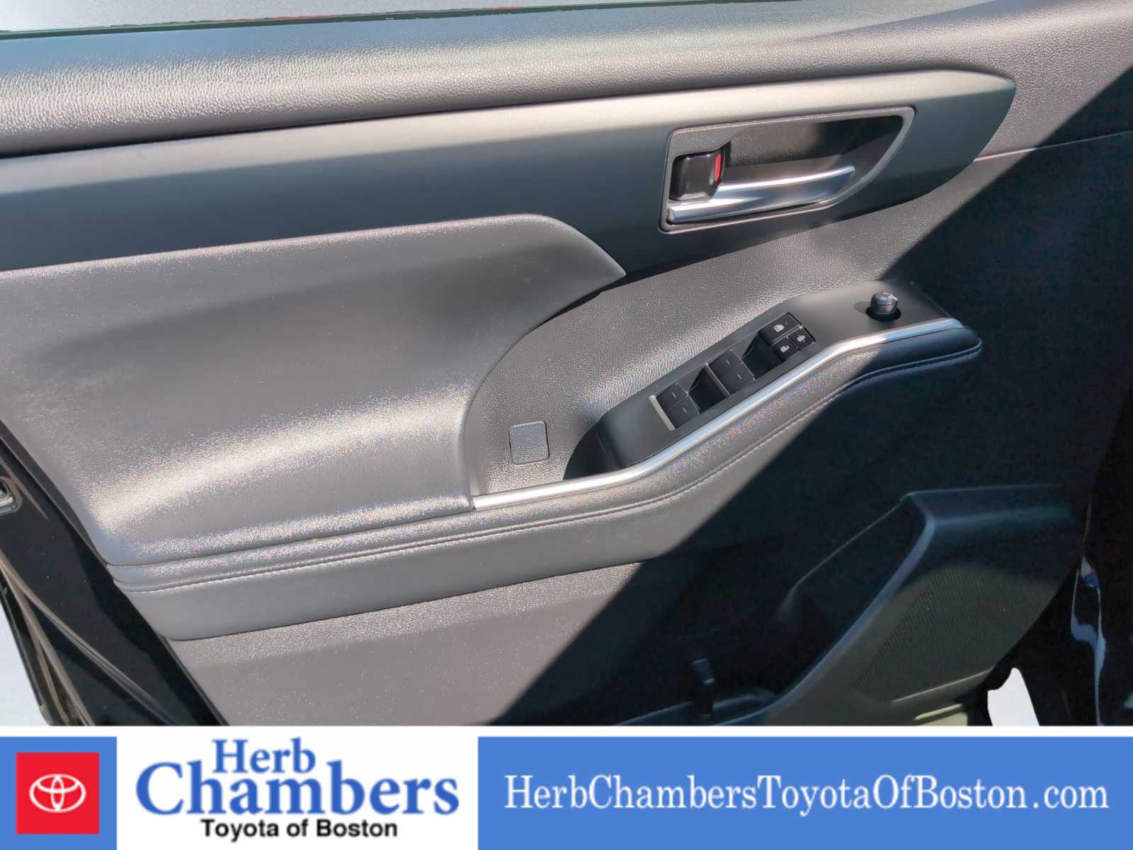 used 2024 Toyota Highlander car, priced at $44,297