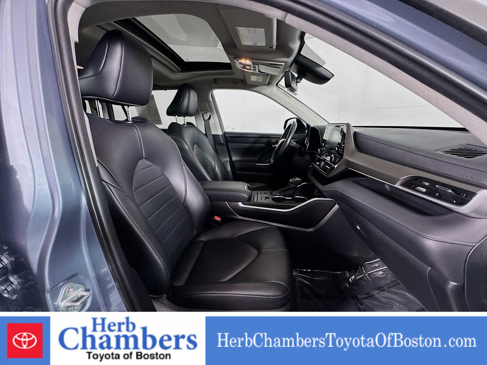 used 2020 Toyota Highlander car, priced at $32,097