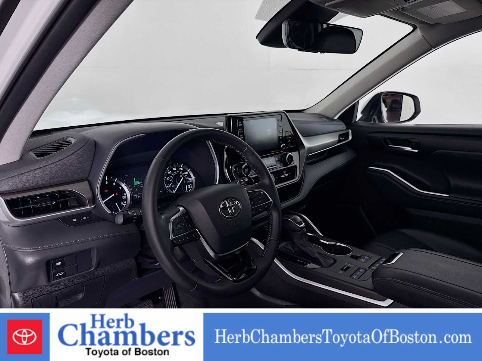 used 2021 Toyota Highlander car, priced at $32,897