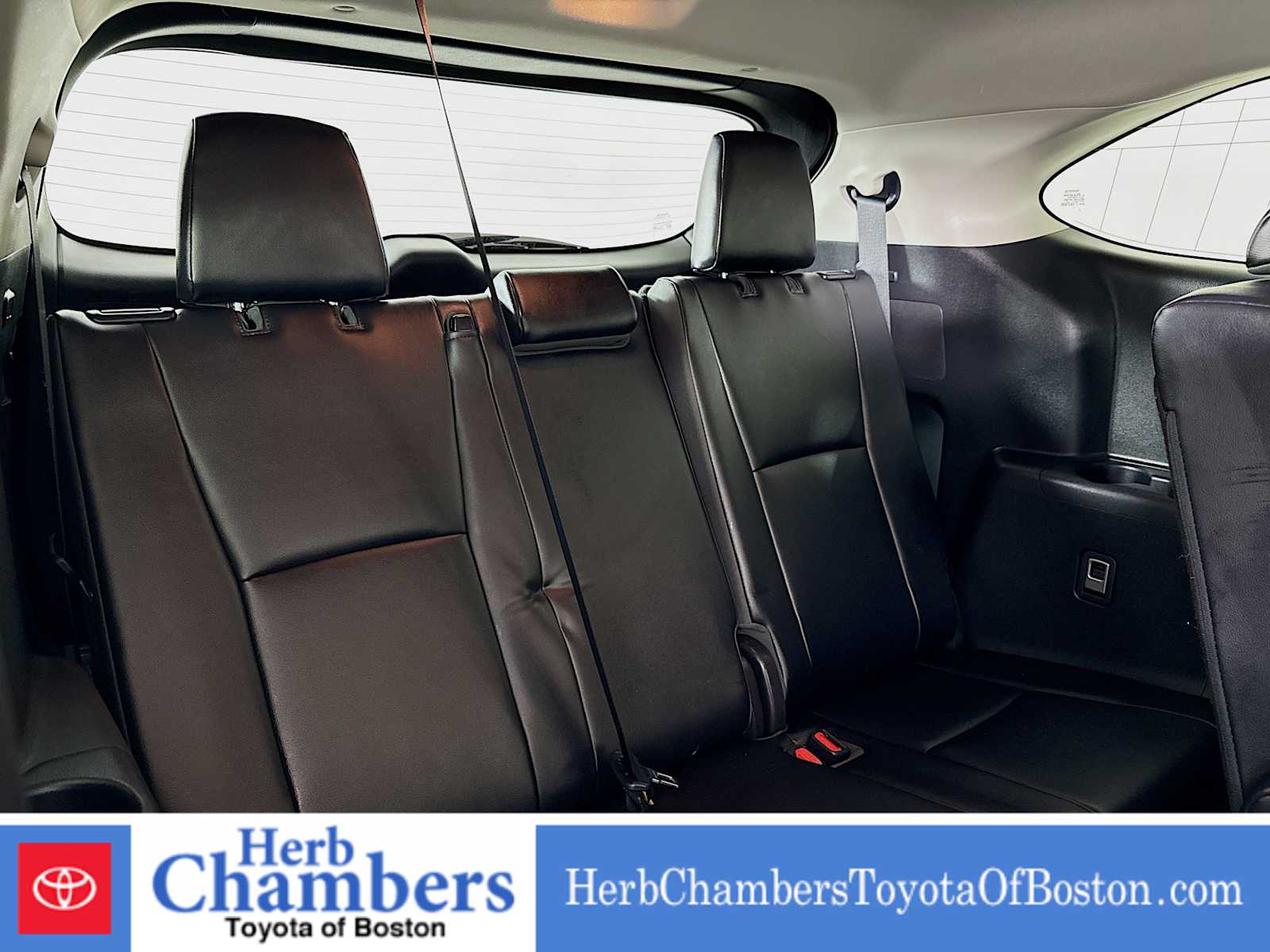 used 2021 Toyota Highlander car, priced at $32,897