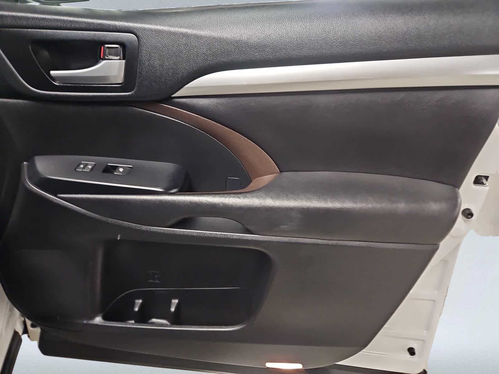 used 2018 Toyota Highlander car, priced at $29,397