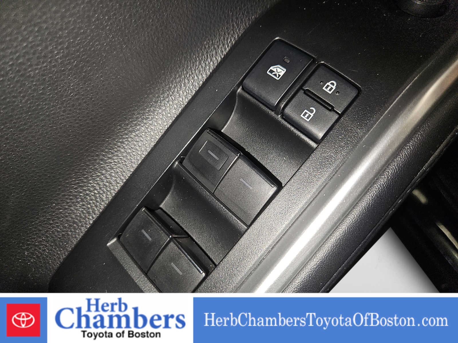used 2021 Toyota Highlander car, priced at $35,997