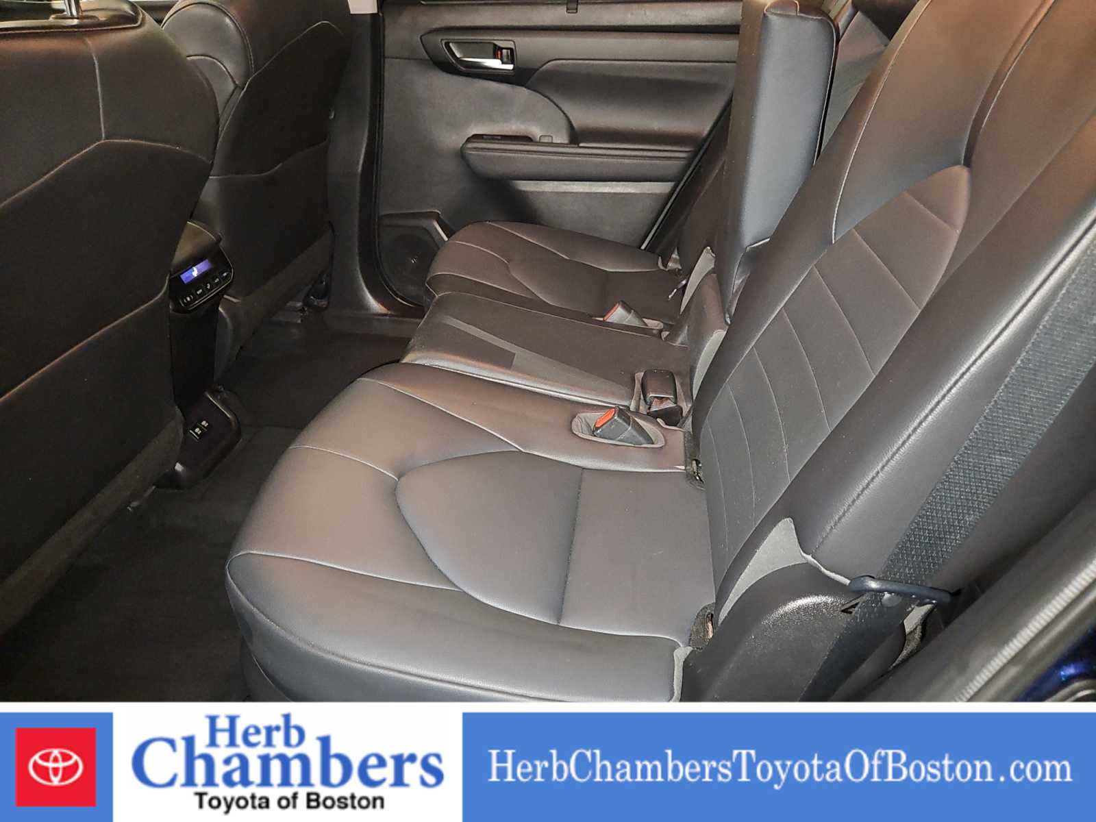 used 2021 Toyota Highlander car, priced at $35,997