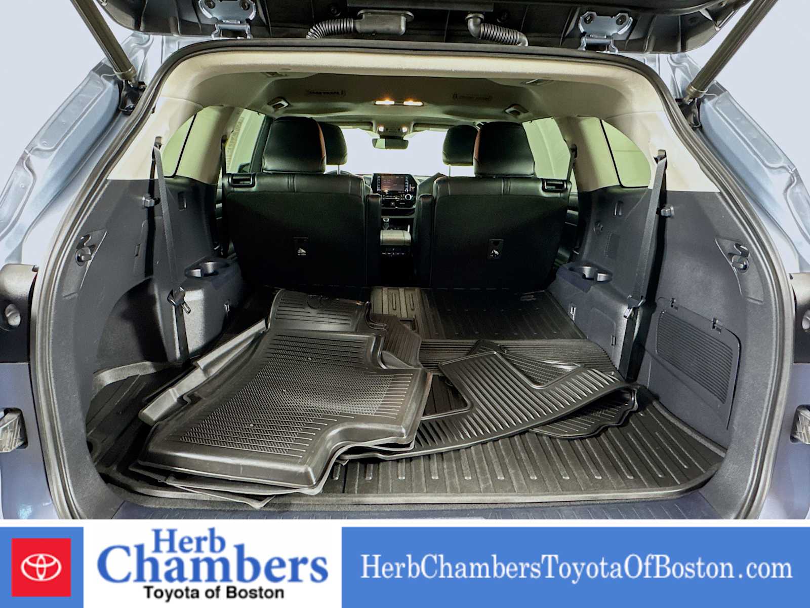 used 2020 Toyota Highlander car, priced at $32,097