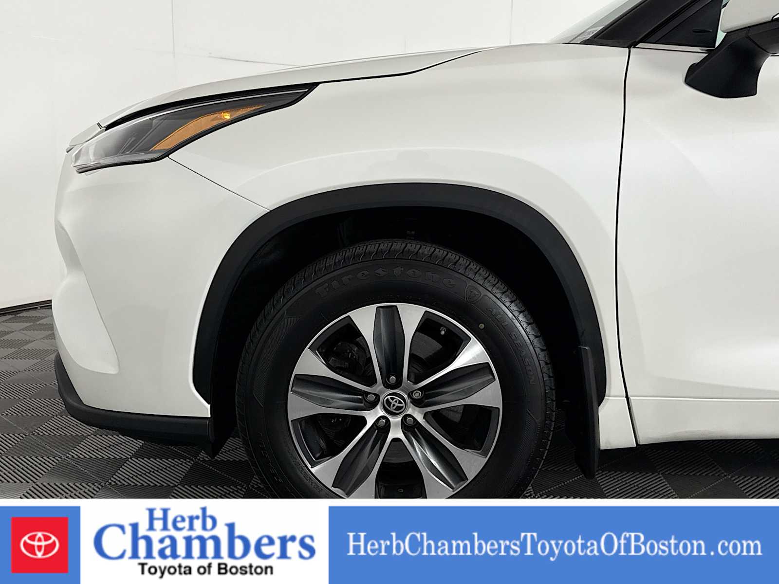 used 2021 Toyota Highlander car, priced at $32,897