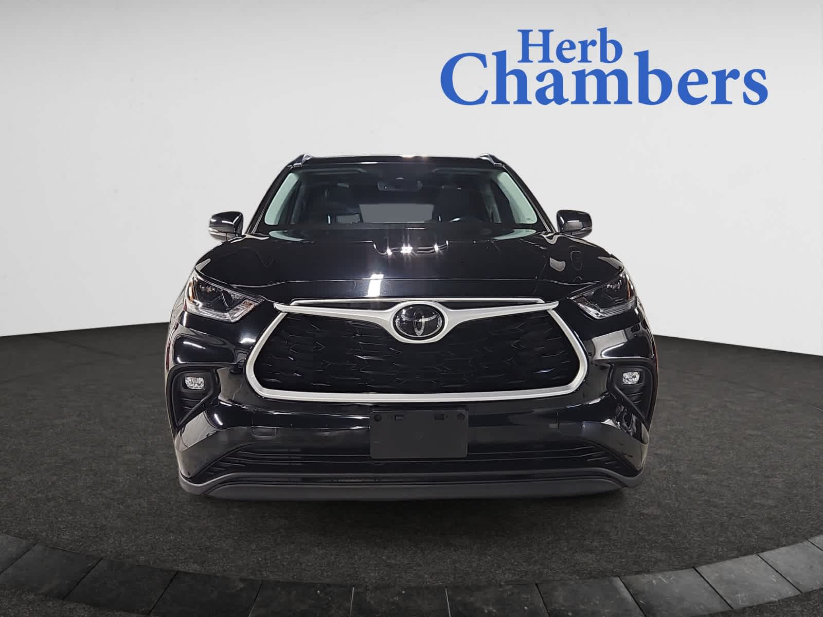 used 2021 Toyota Highlander car, priced at $29,998