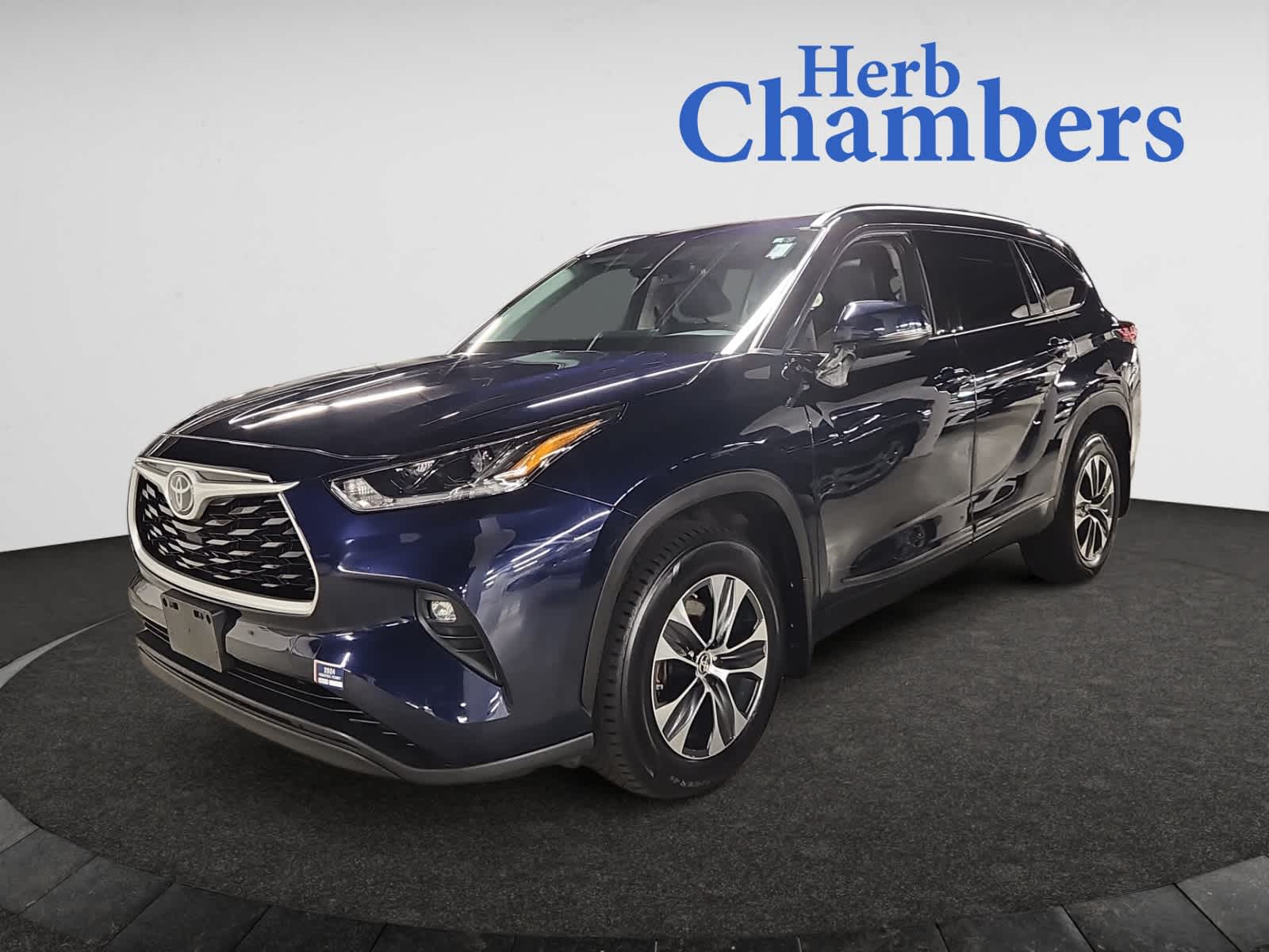 used 2021 Toyota Highlander car, priced at $36,297