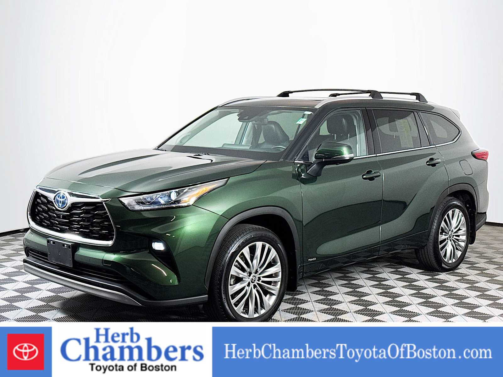 used 2023 Toyota Highlander car, priced at $47,497