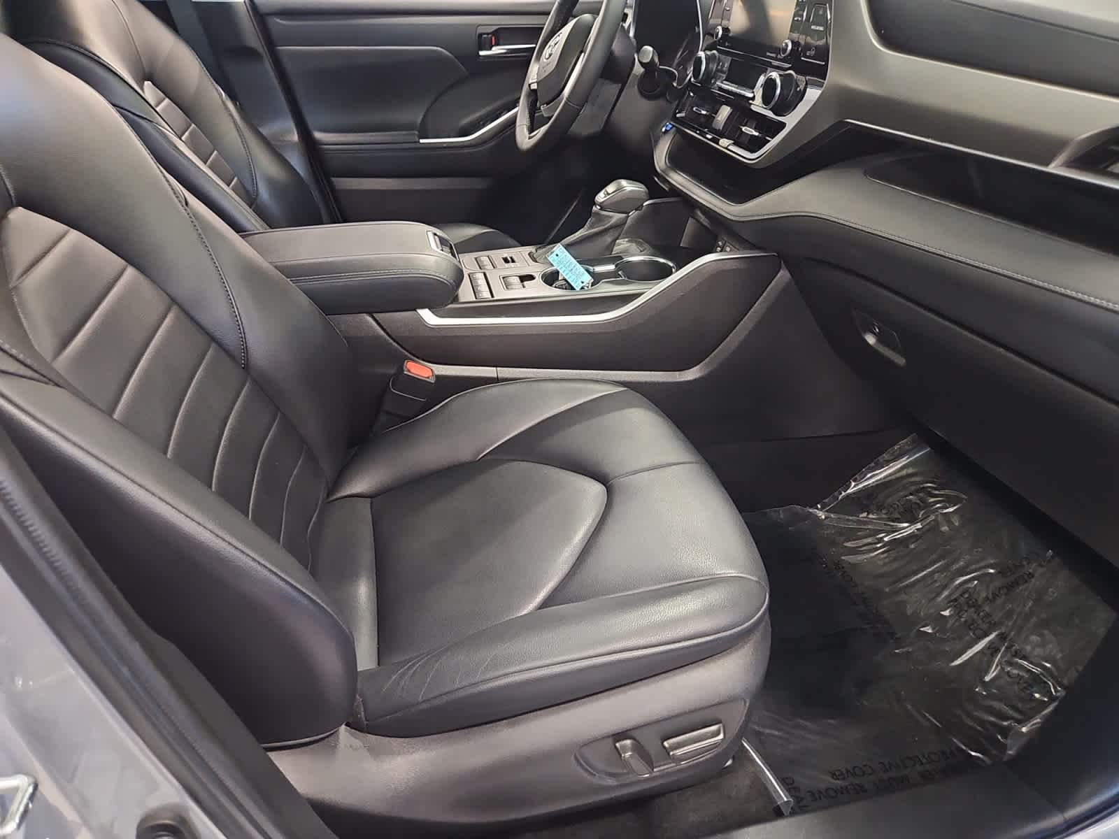 used 2022 Toyota Highlander car, priced at $39,497
