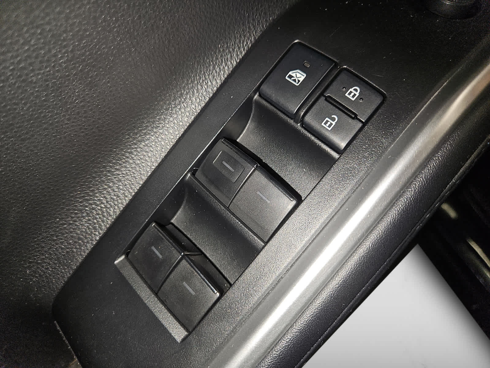 used 2021 Toyota Highlander car, priced at $36,297