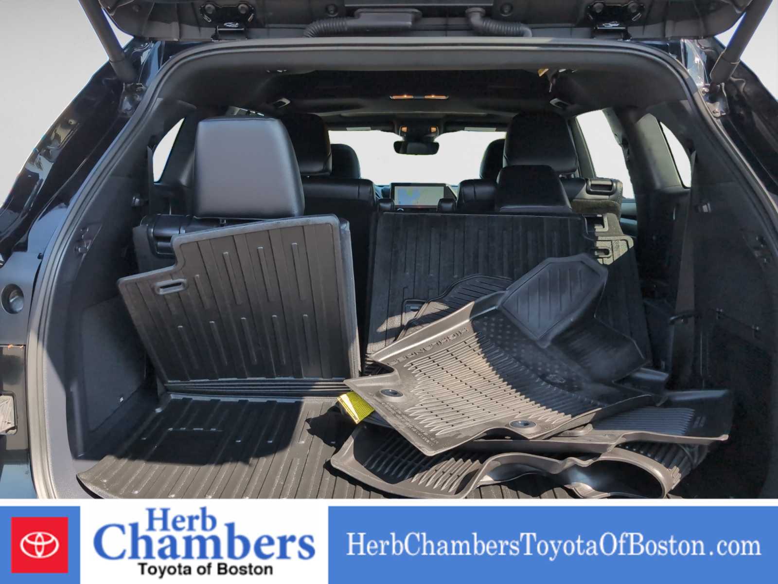 used 2024 Toyota Highlander car, priced at $44,297