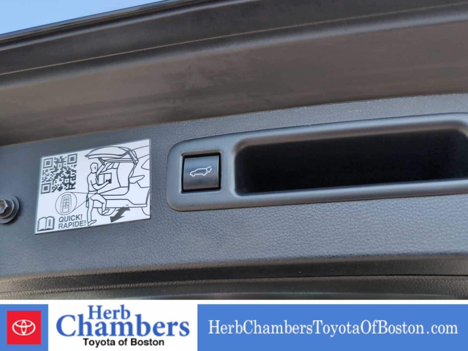 used 2024 Toyota Highlander car, priced at $44,297