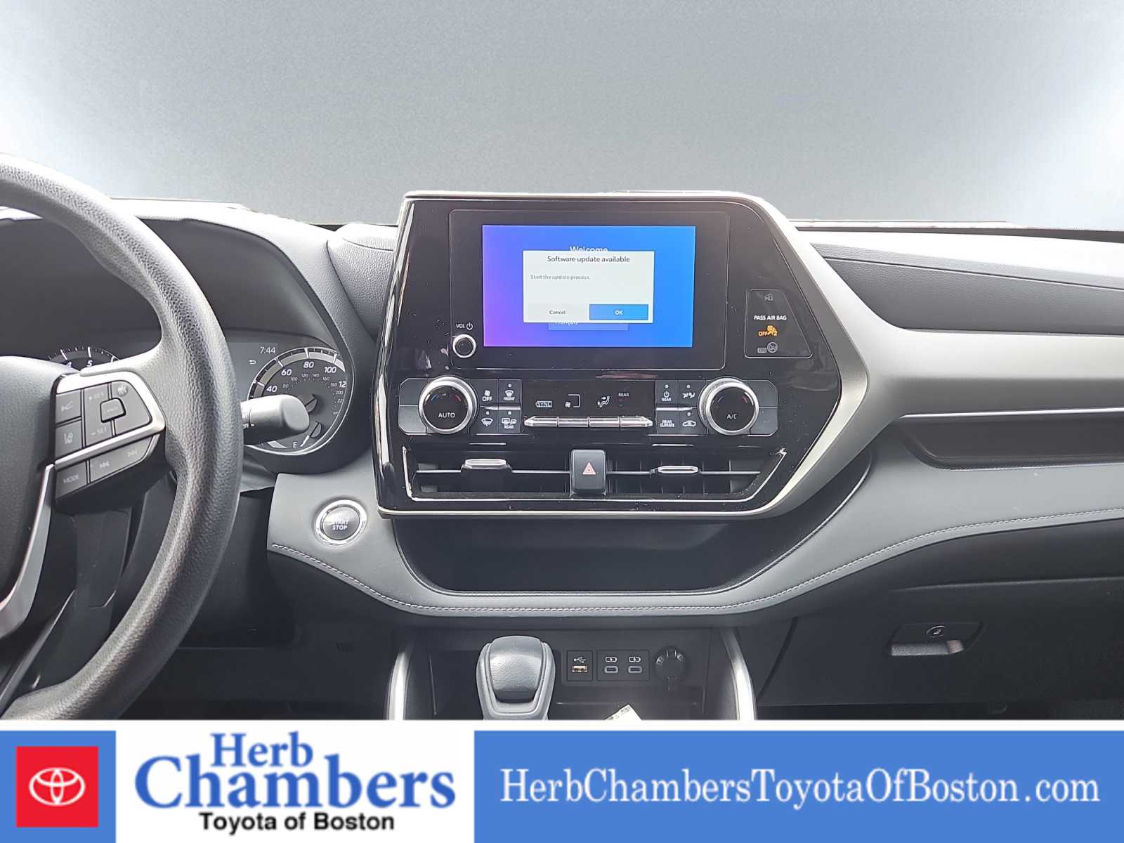 used 2023 Toyota Highlander car, priced at $34,097