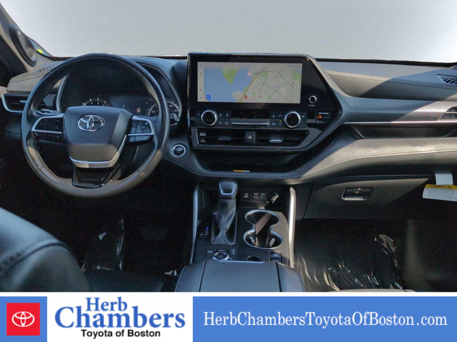 used 2024 Toyota Highlander car, priced at $44,297